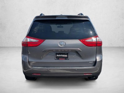 2017 Toyota Sienna XLE FWD 8-Passenger (Natl)