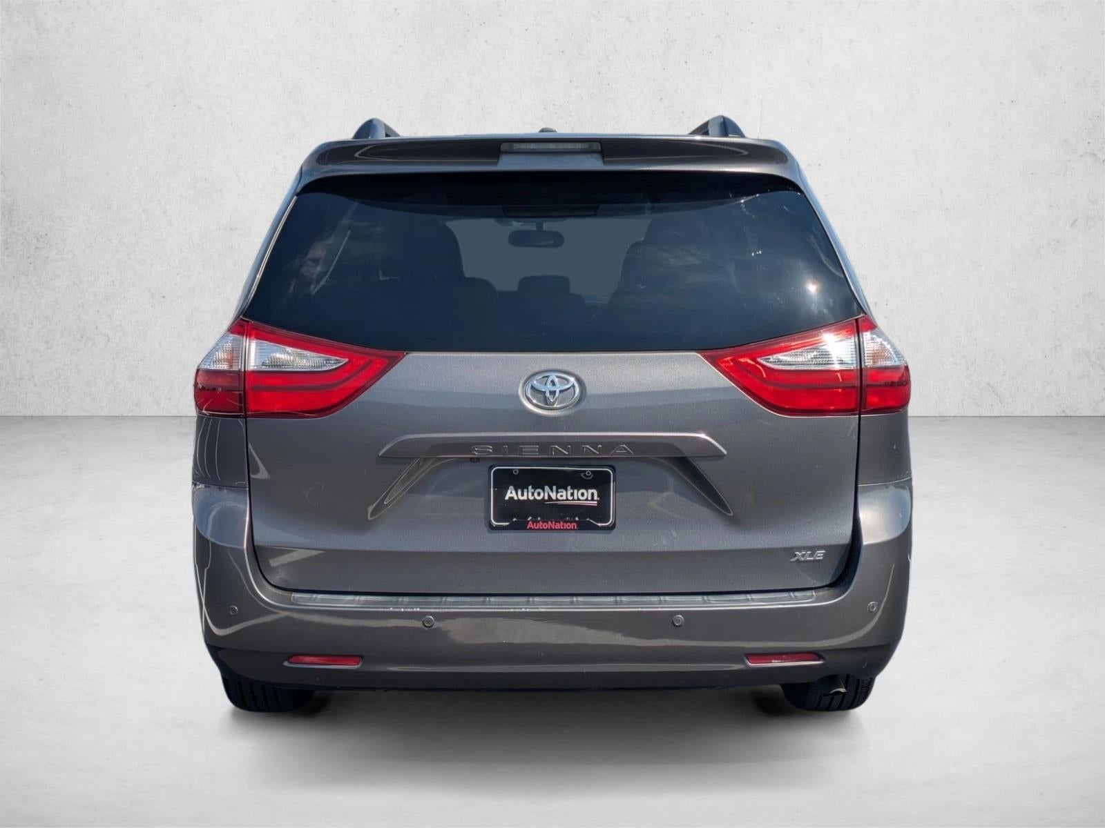 2017 Toyota Sienna XLE FWD 8-Passenger (Natl)