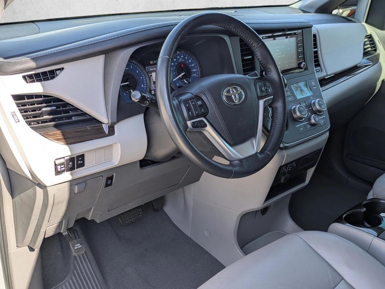 2019 Toyota Sienna XLE FWD 8-Passenger (Natl)