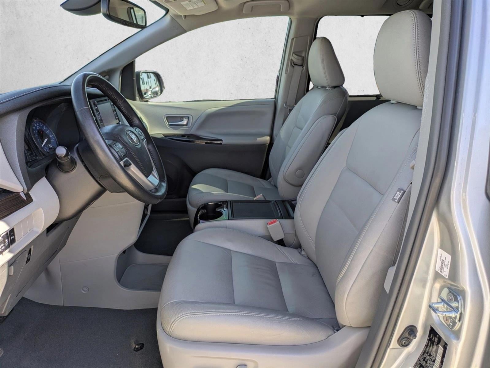 2019 Toyota Sienna XLE FWD 8-Passenger (Natl)