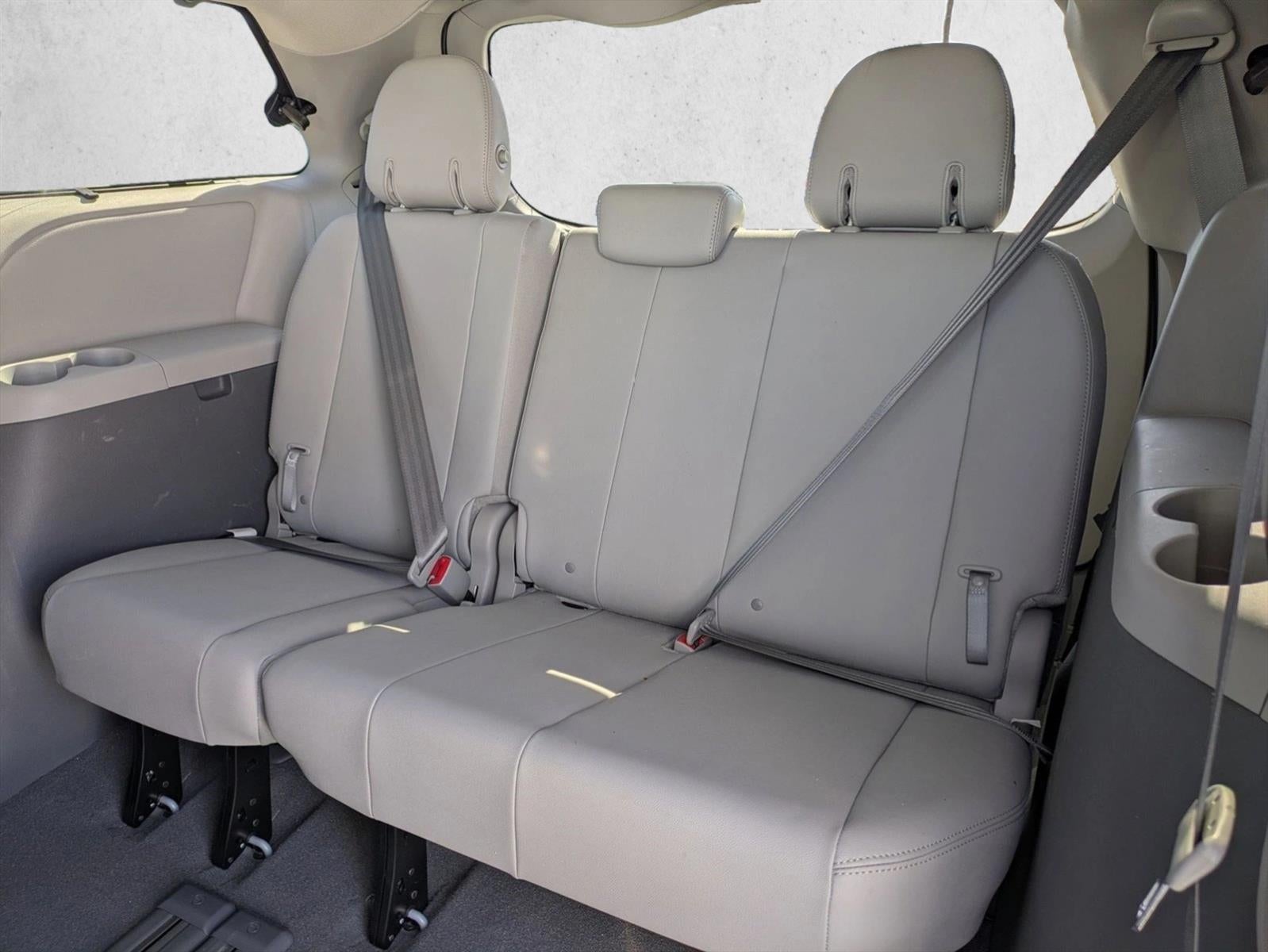 2019 Toyota Sienna XLE FWD 8-Passenger (Natl)
