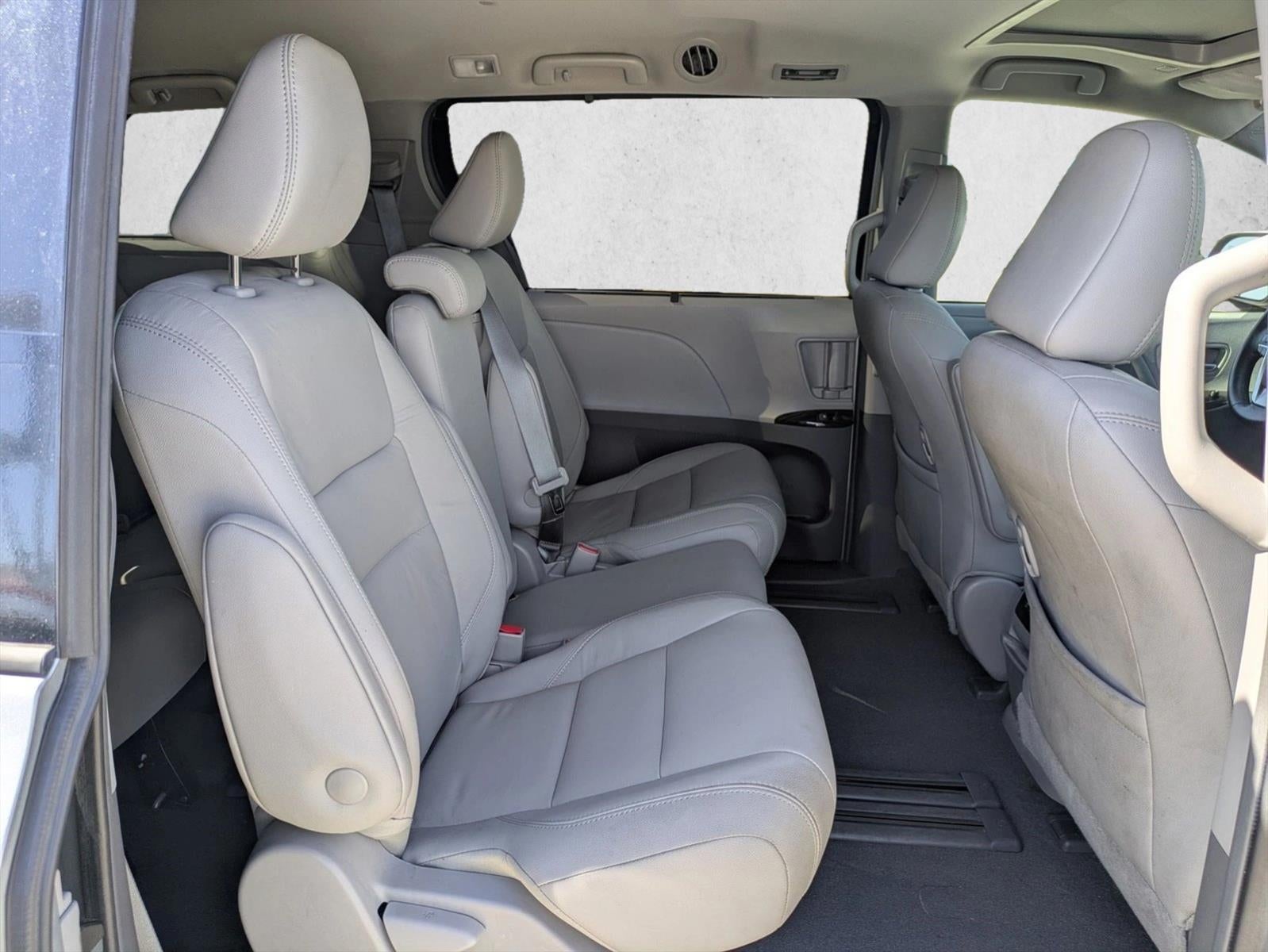 2019 Toyota Sienna XLE FWD 8-Passenger (Natl)