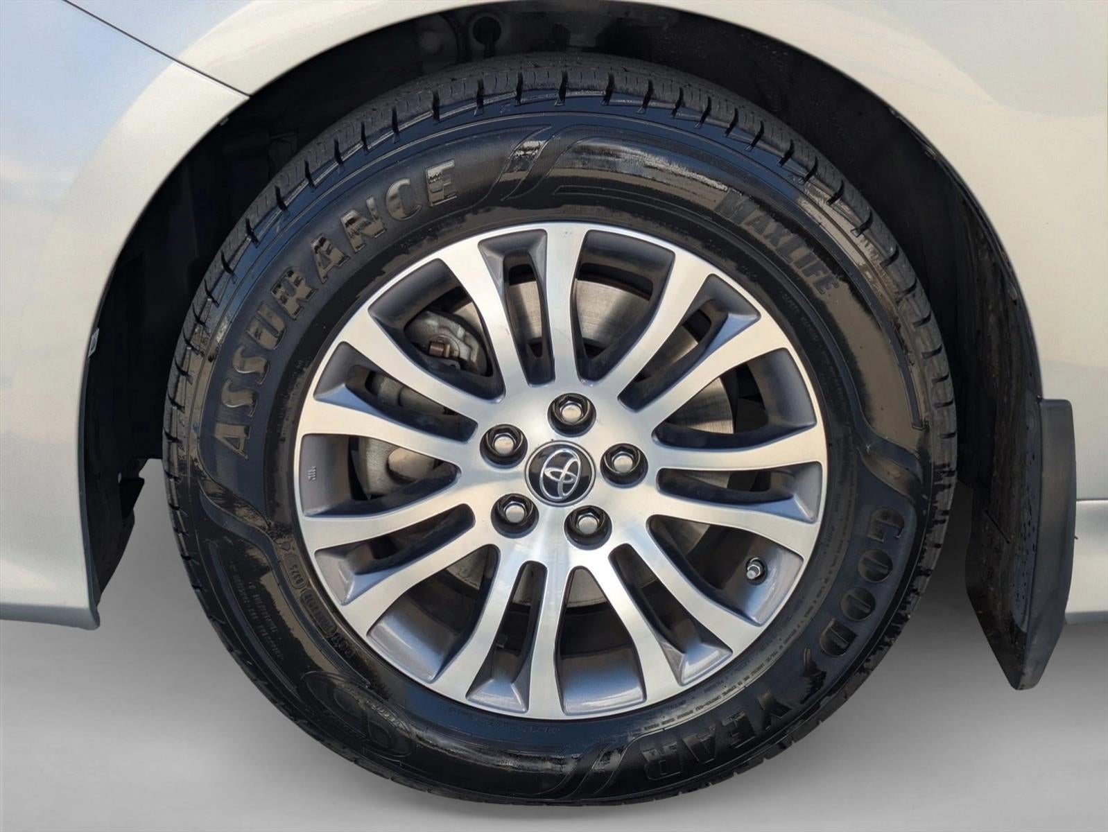 2019 Toyota Sienna XLE FWD 8-Passenger (Natl)