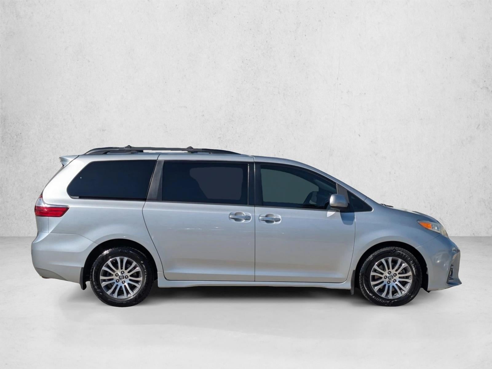2019 Toyota Sienna XLE FWD 8-Passenger (Natl)
