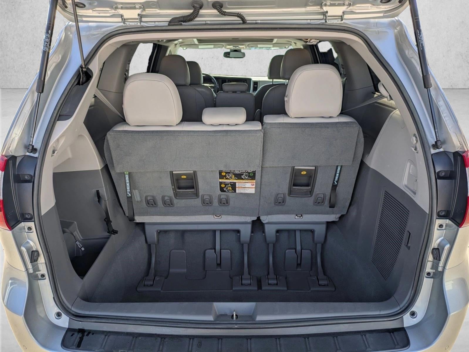 2019 Toyota Sienna XLE FWD 8-Passenger (Natl)
