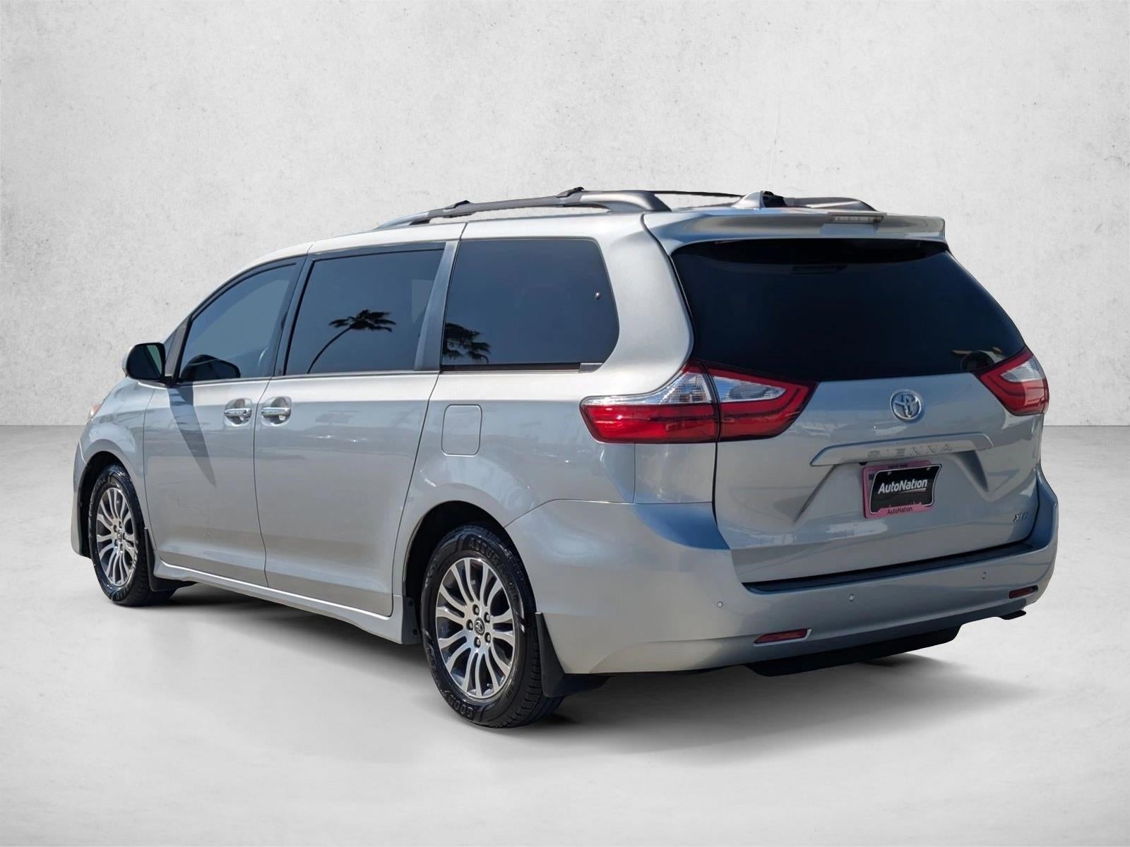 2019 Toyota Sienna XLE FWD 8-Passenger (Natl)