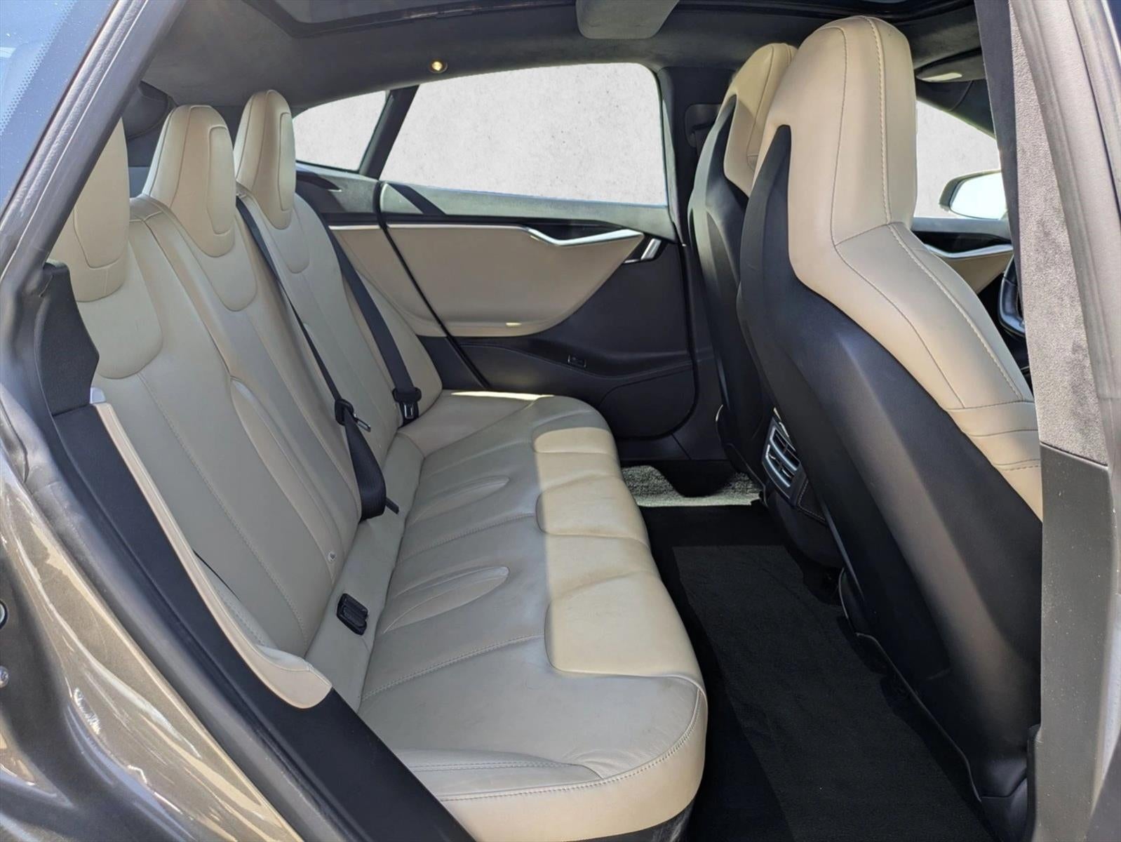 2015 Tesla Model S 4dr Sdn RWD 85 kWh Battery