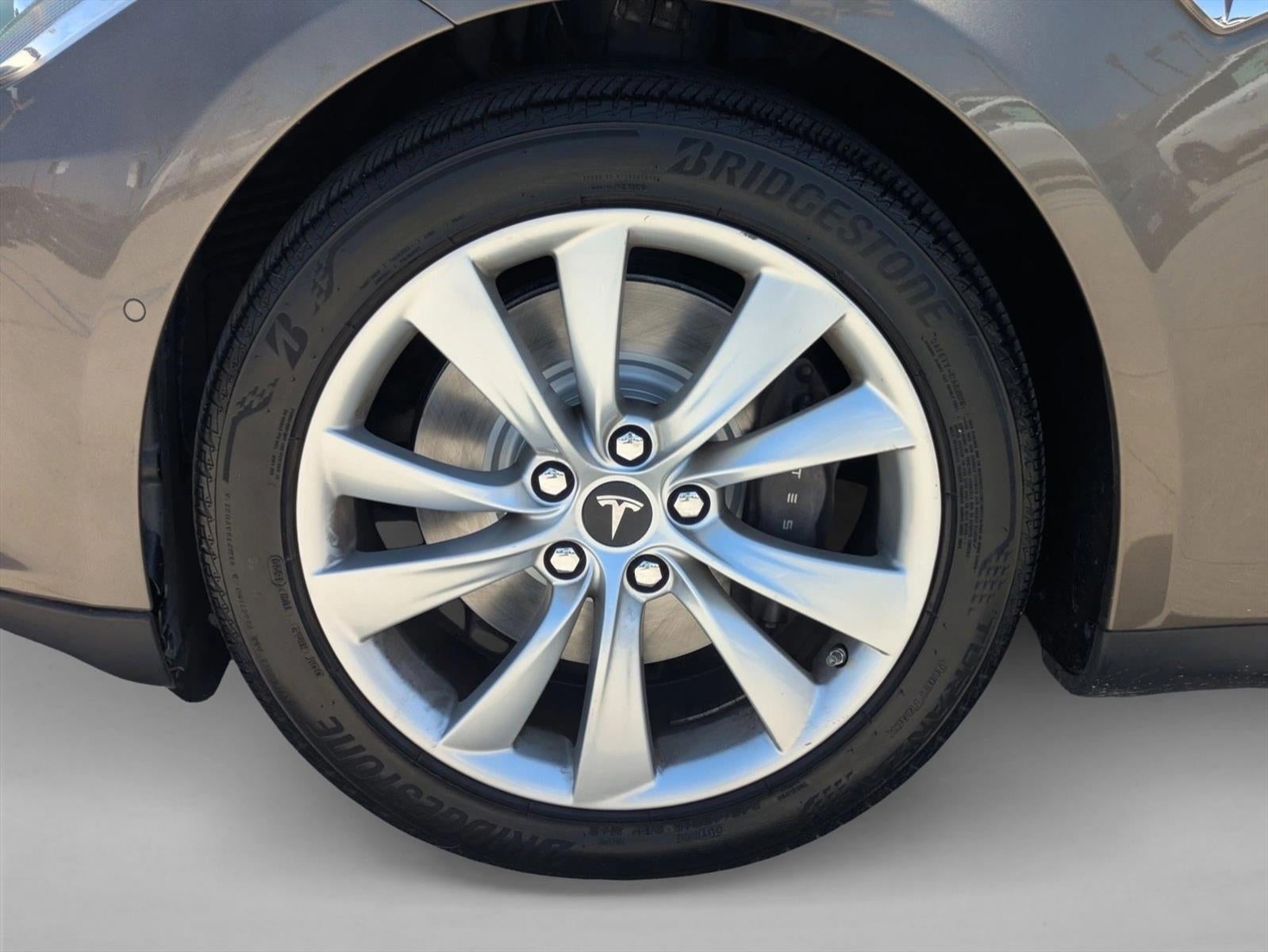 2015 Tesla Model S 4dr Sdn RWD 85 kWh Battery