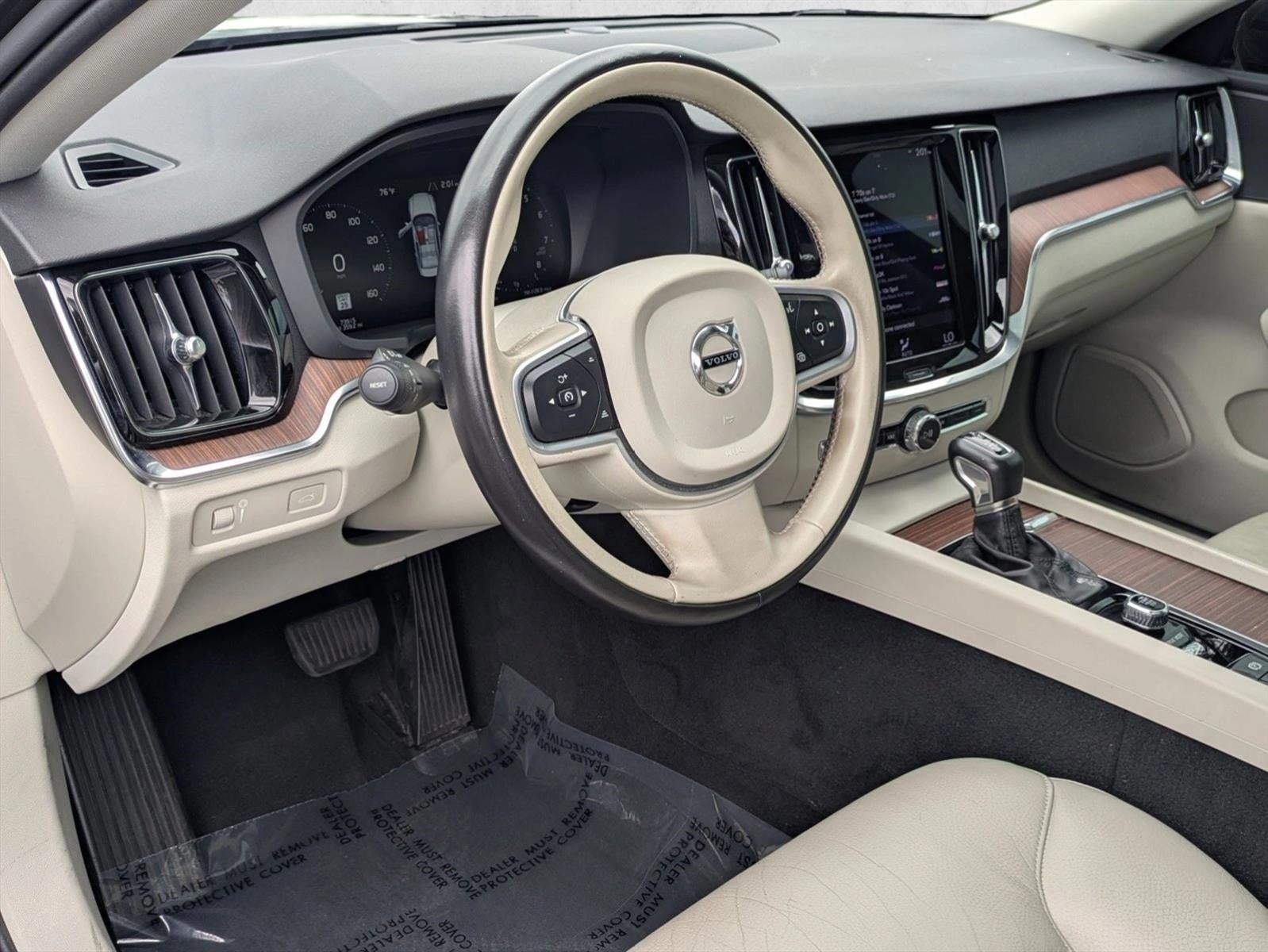 2021 Volvo S60 T5 FWD Momentum
