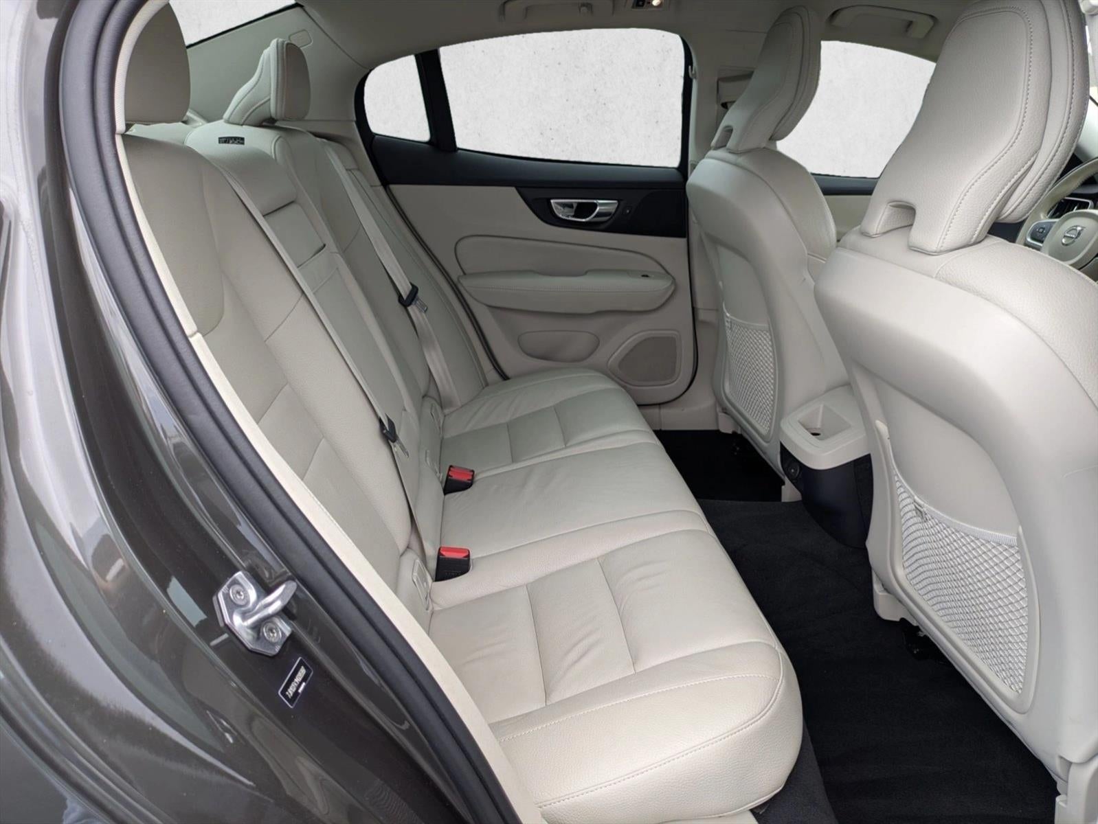 2021 Volvo S60 T5 FWD Momentum