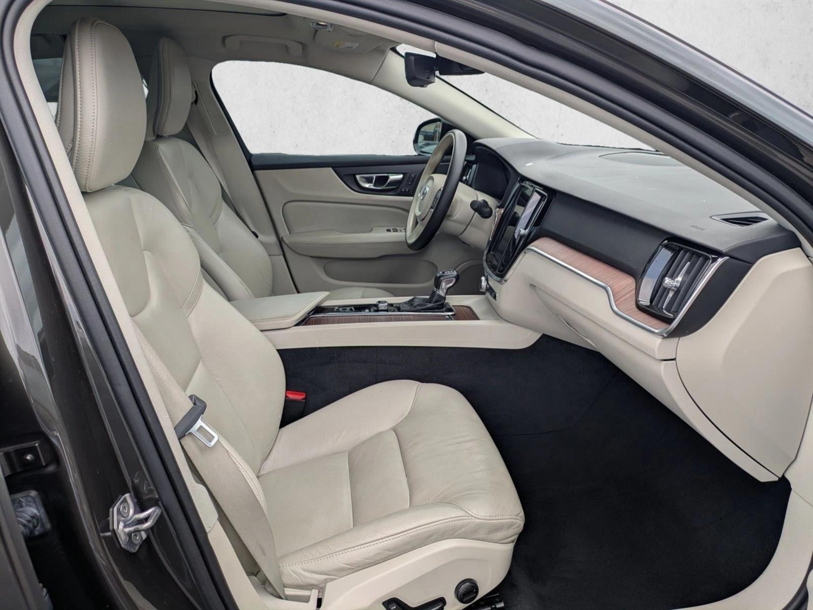 2021 Volvo S60 T5 FWD Momentum