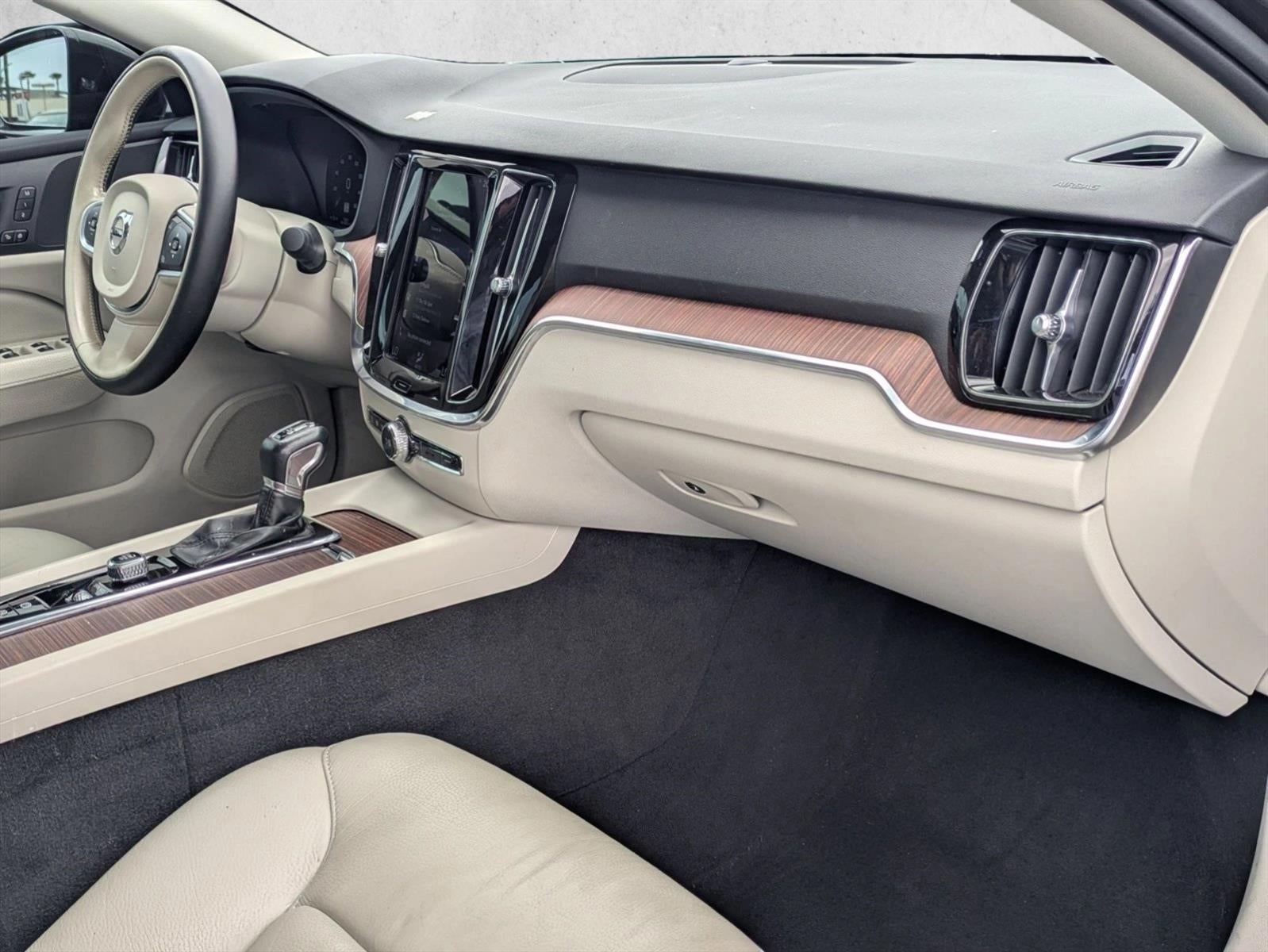 2021 Volvo S60 T5 FWD Momentum