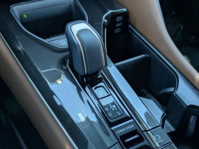 2025 Toyota Crown Signia Limited AWD (Natl)
