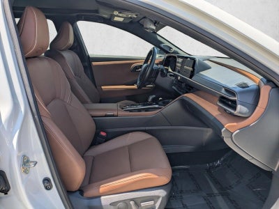 2025 Toyota Crown Signia Limited AWD (Natl)