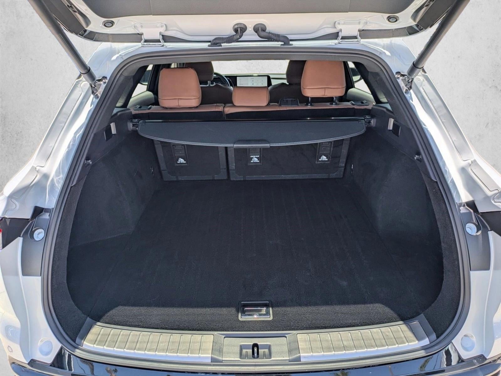 2025 Toyota Crown Signia Limited AWD (Natl)