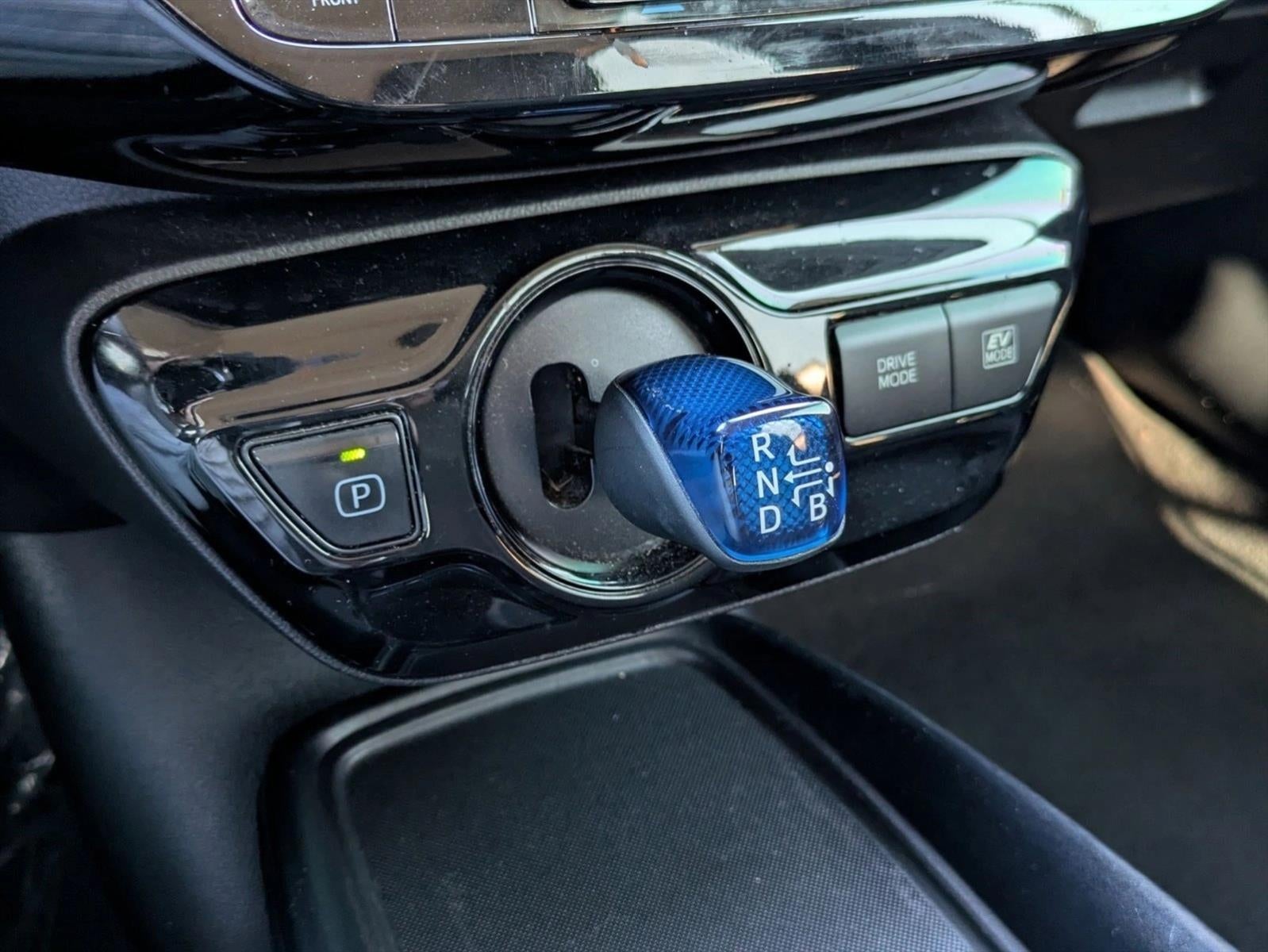 2019 Toyota Prius LE (Natl)