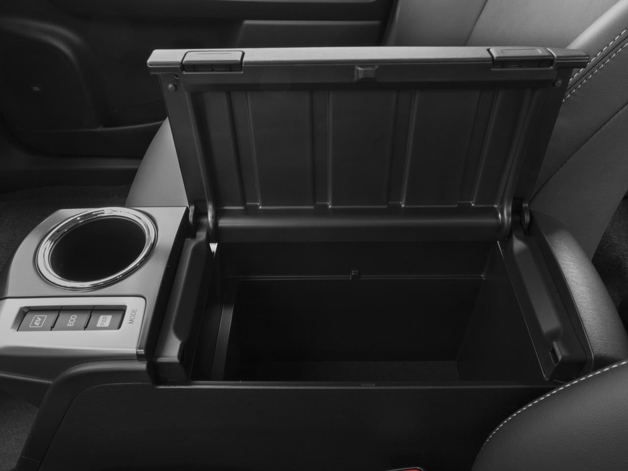 2017 Toyota Prius v Five (Natl)