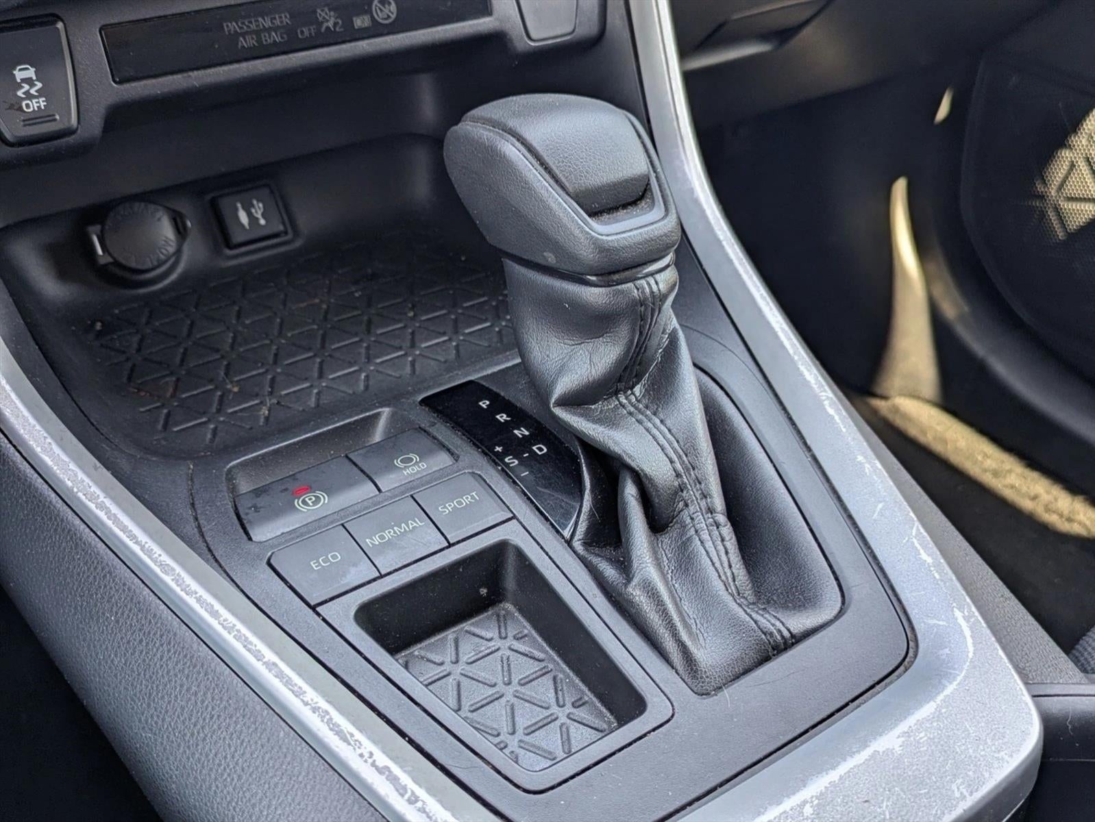 2019 Toyota RAV4 XLE FWD (GS)