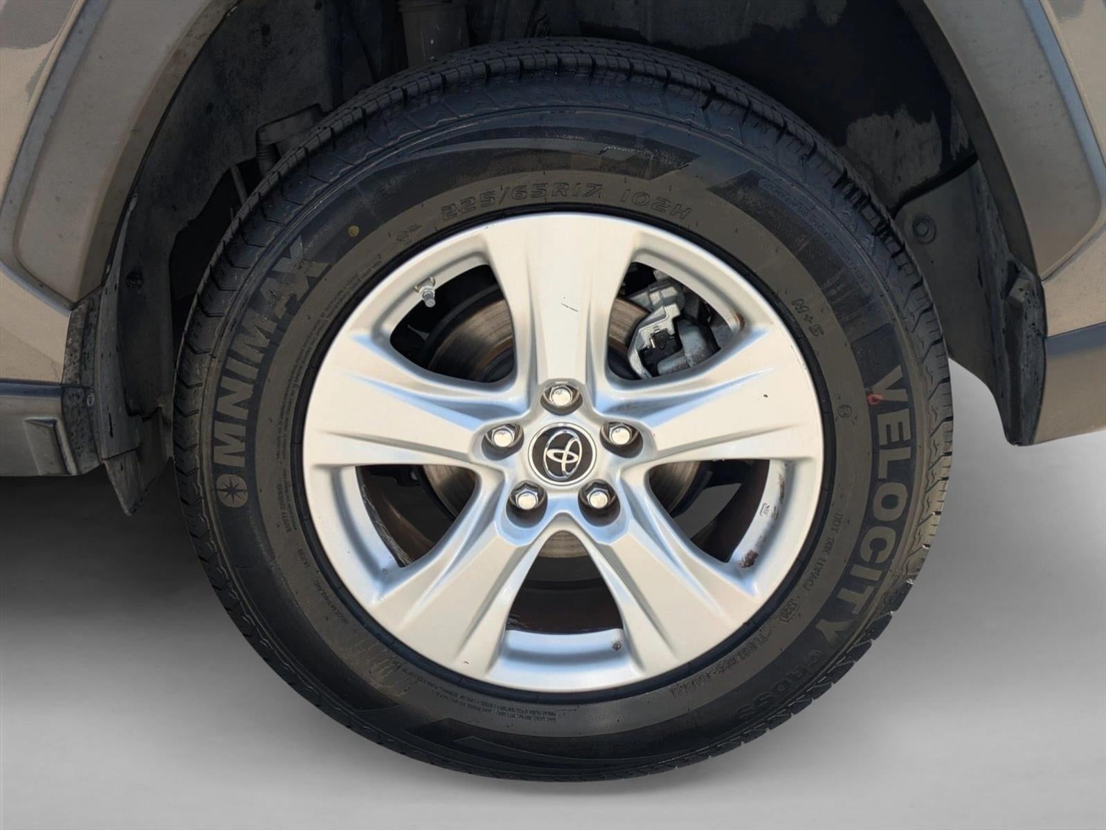 2019 Toyota RAV4 XLE FWD (GS)