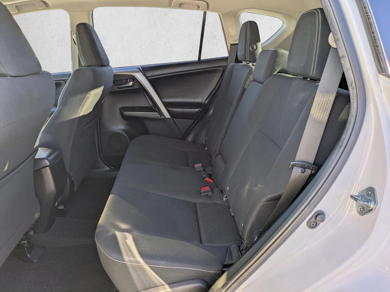 2017 Toyota RAV4 XLE FWD (GS)