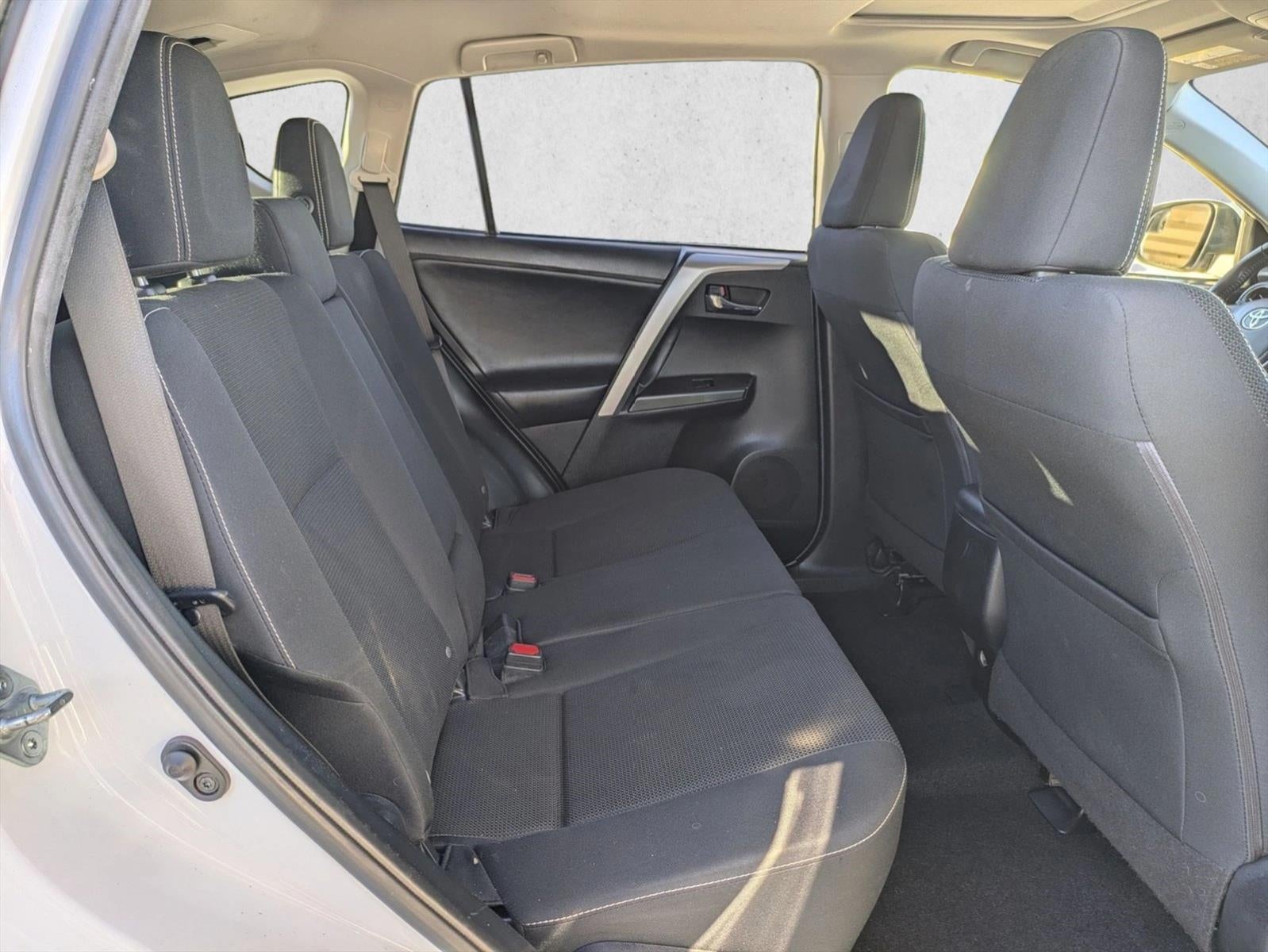 2017 Toyota RAV4 XLE FWD (GS)