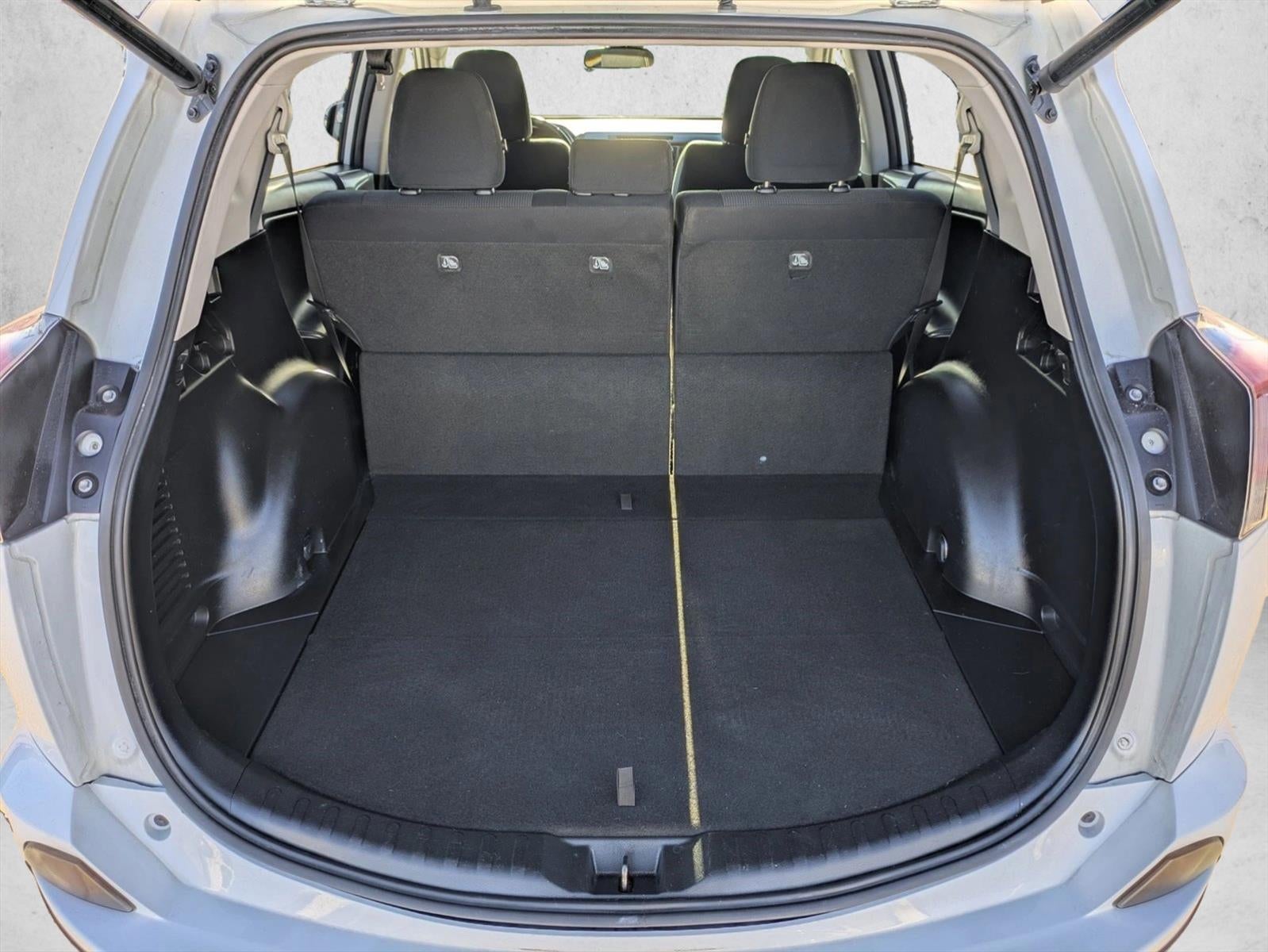 2017 Toyota RAV4 XLE FWD (GS)