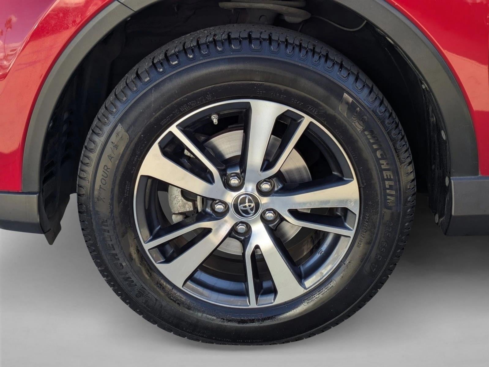 2017 Toyota RAV4 XLE FWD (GS)