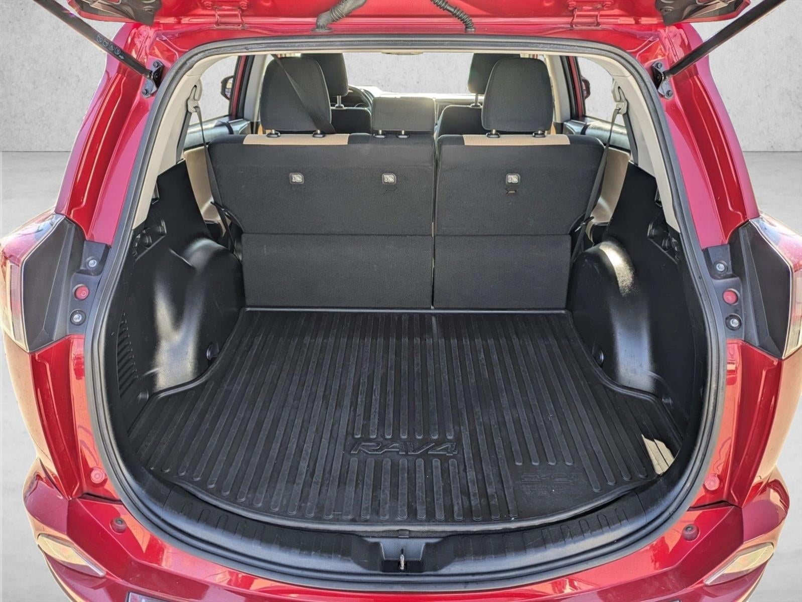 2017 Toyota RAV4 XLE FWD (GS)