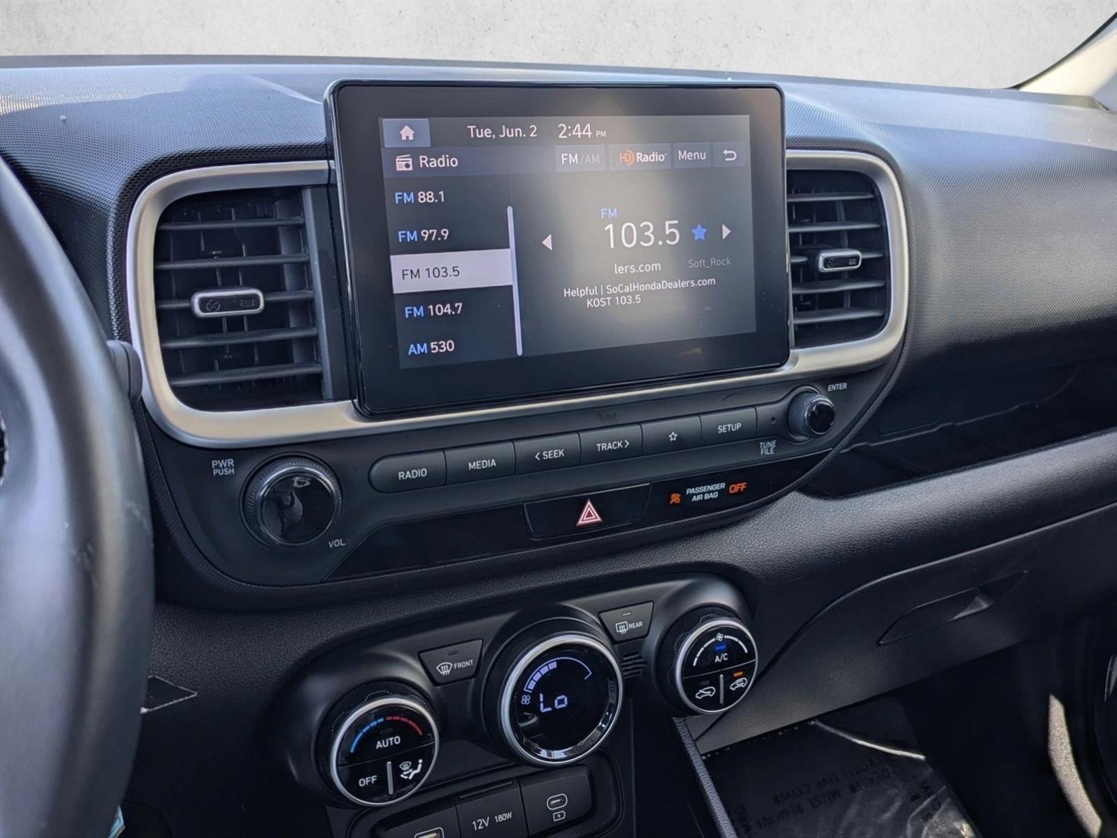 2023 Hyundai VENUE SEL IVT