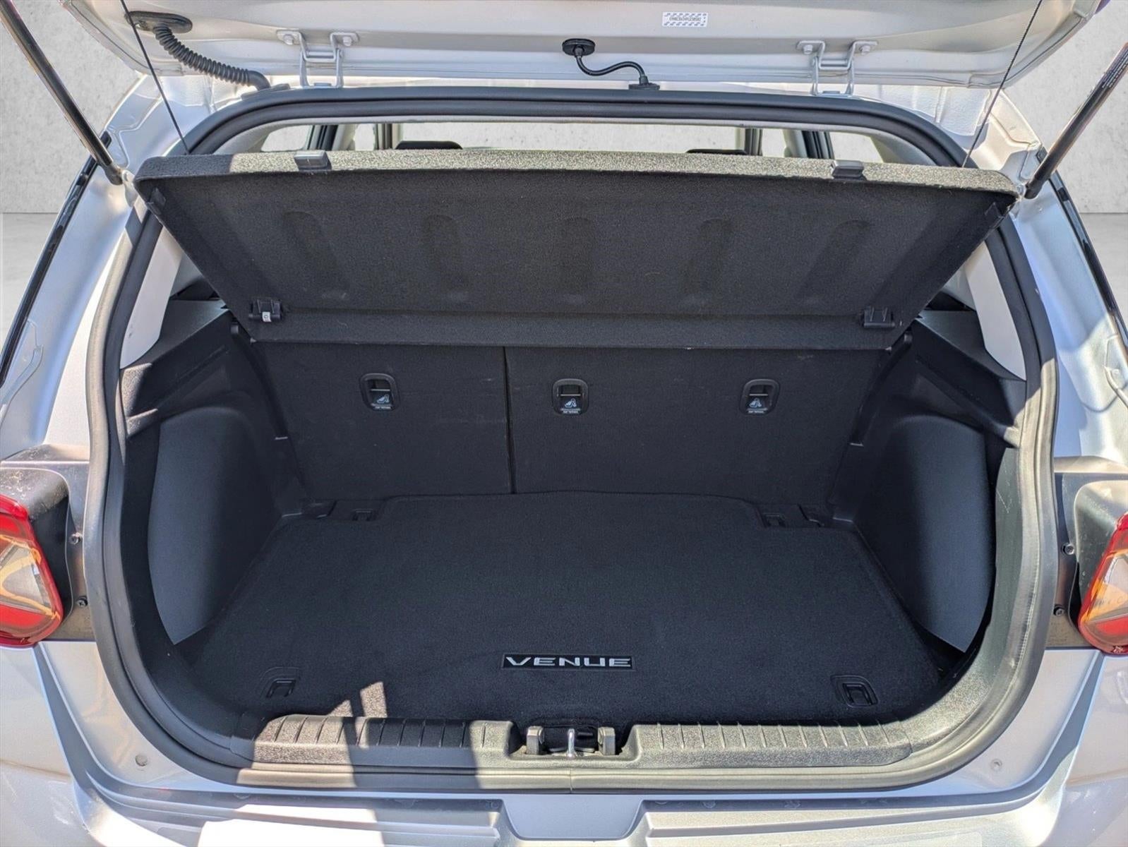 2023 Hyundai VENUE SEL IVT