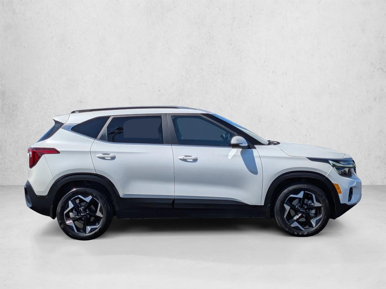 2024 Kia Seltos EX IVT FWD