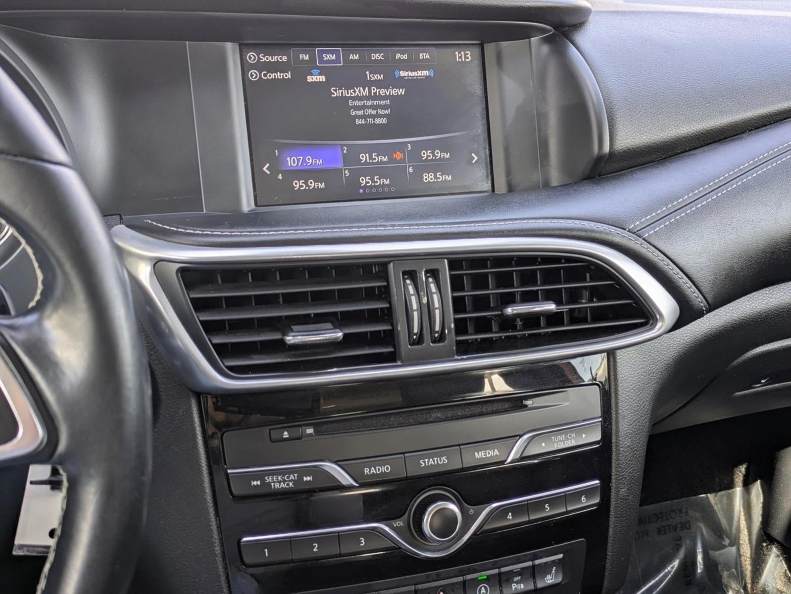 2017 INFINITI QX30 Premium FWD