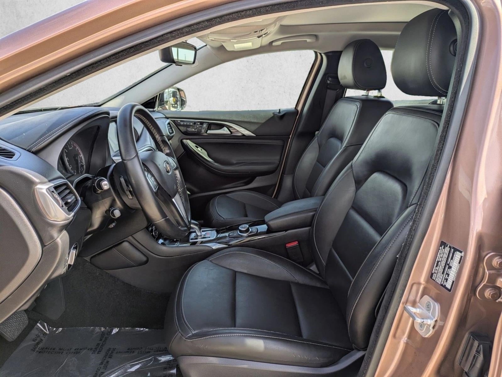 2017 INFINITI QX30 Premium FWD