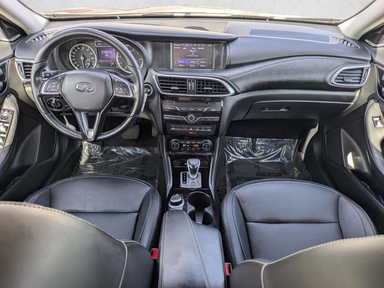 2017 INFINITI QX30 Premium FWD