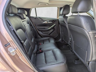 2017 INFINITI QX30 Premium FWD