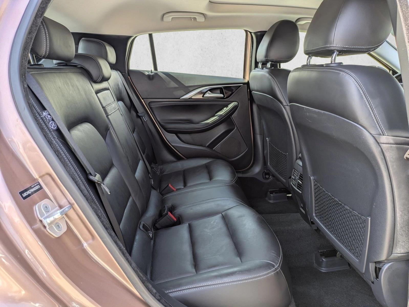 2017 INFINITI QX30 Premium FWD