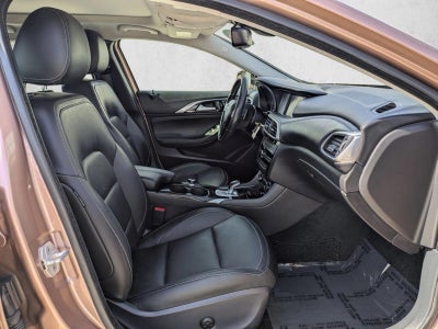 2017 INFINITI QX30 Premium FWD