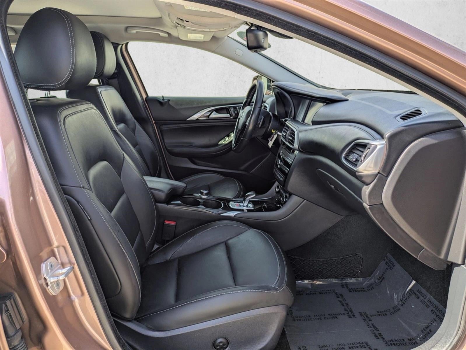 2017 INFINITI QX30 Premium FWD