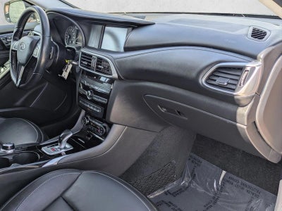 2017 INFINITI QX30 Premium FWD