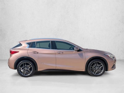 2017 INFINITI QX30 Premium FWD