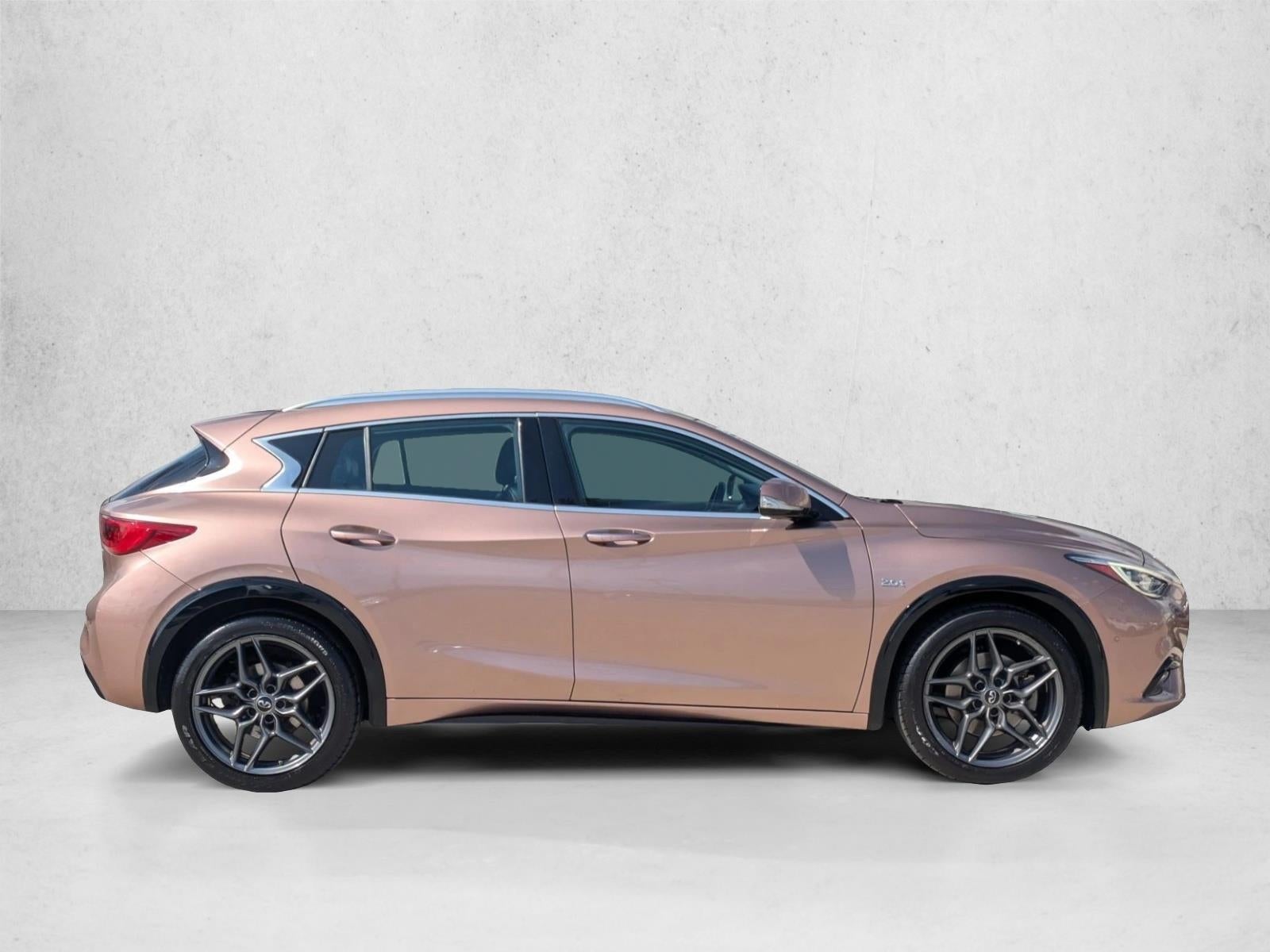 2017 INFINITI QX30 Premium FWD