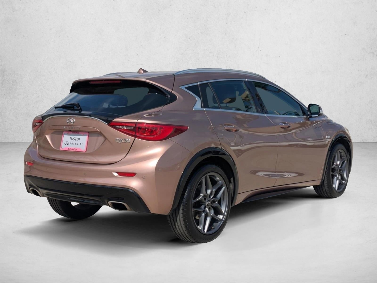 2017 INFINITI QX30 Premium FWD