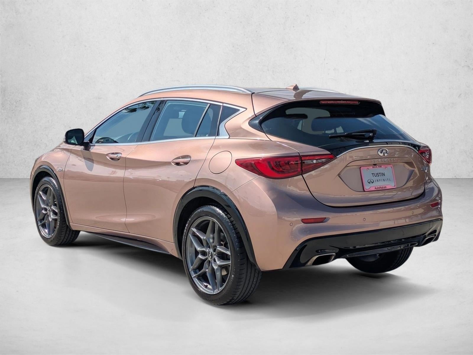 2017 INFINITI QX30 Premium FWD