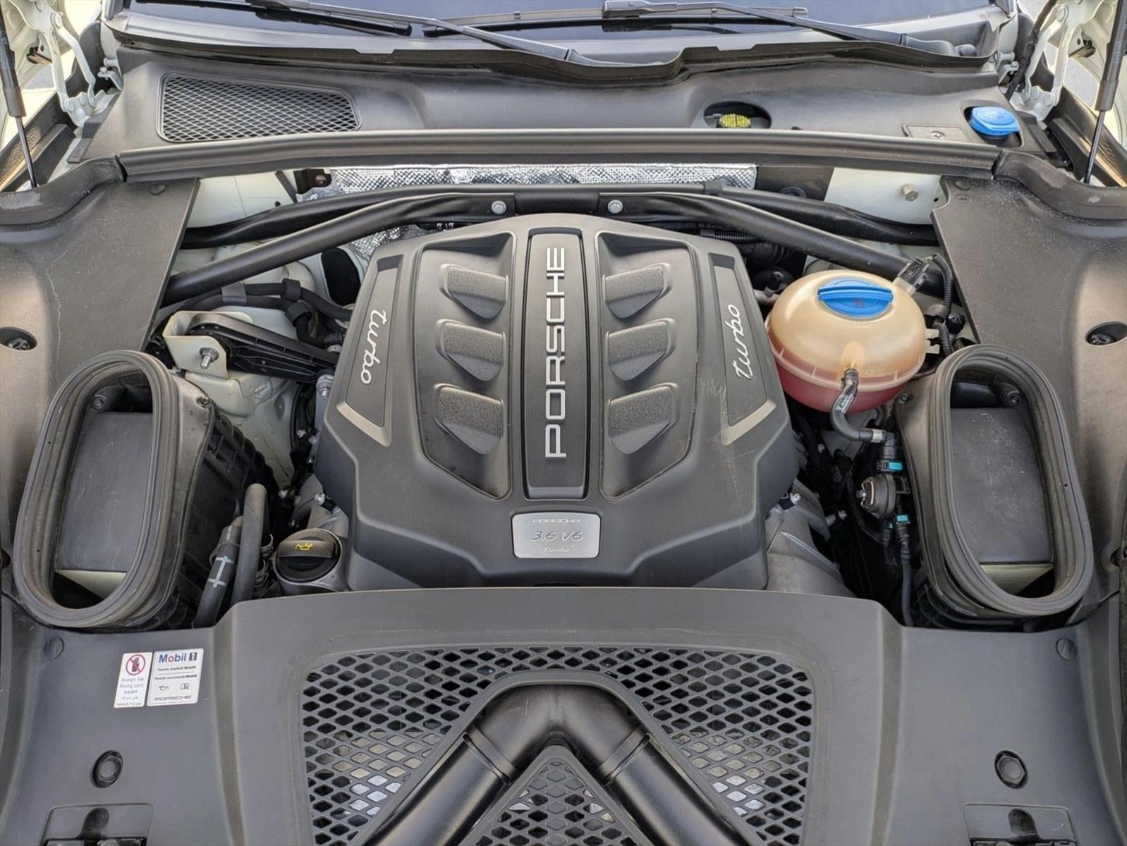 2016 Porsche Macan AWD 4dr Turbo