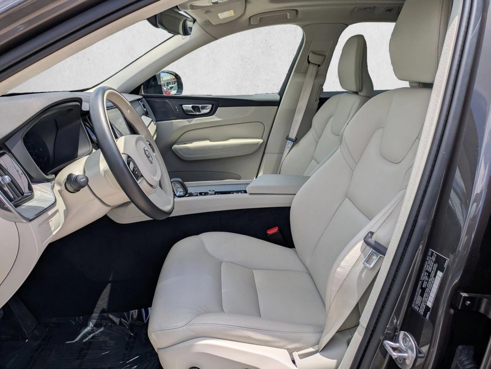 2025 Volvo XC60 B5 AWD Plus