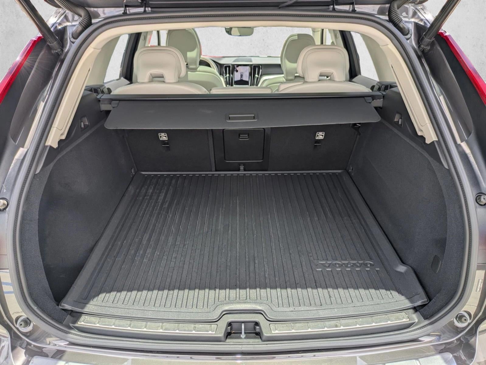 2025 Volvo XC60 B5 AWD Plus
