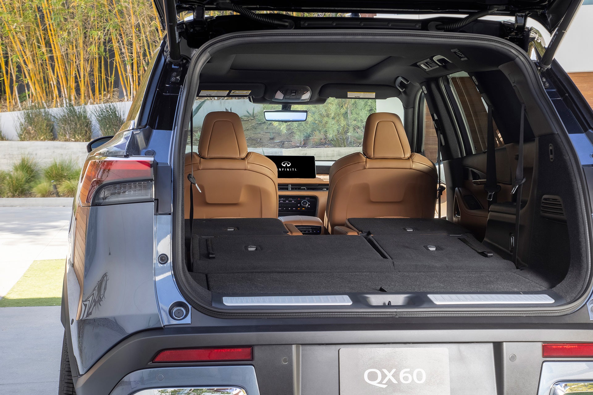 The 2022 INFINITI QX50 folded seats img