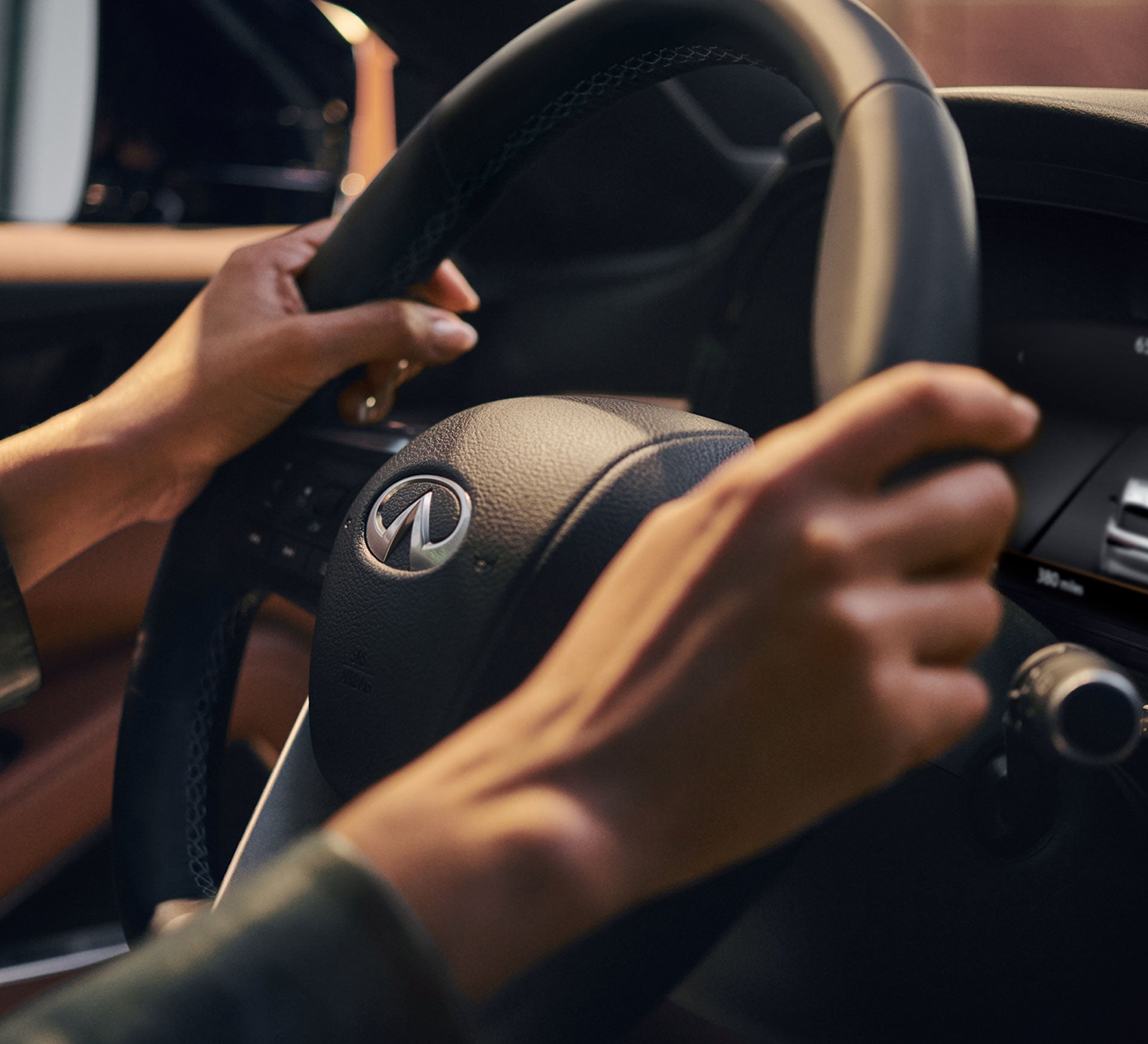 2022 Q60 steering wheel img