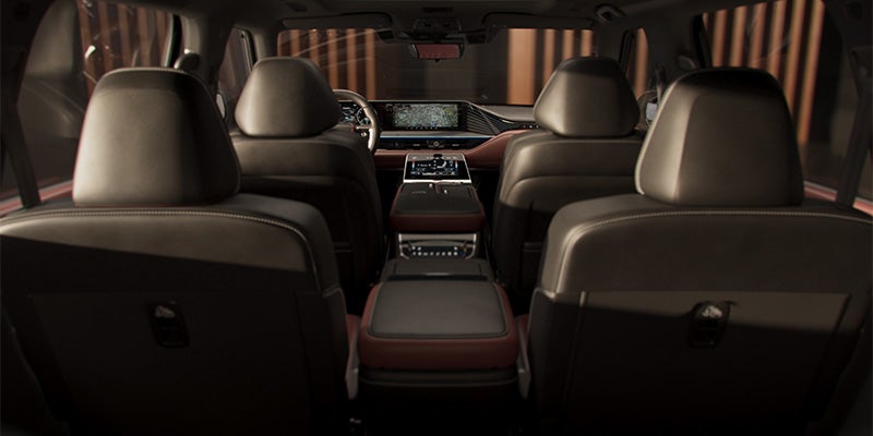 2025 INFINITI QX80 seating img